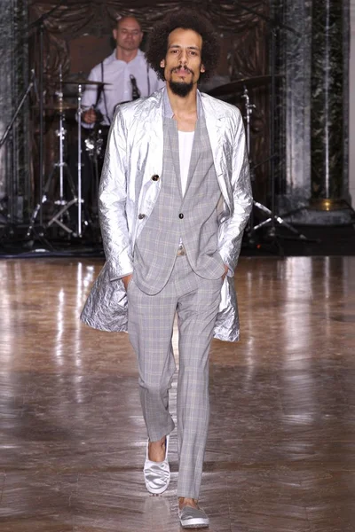 Look 12